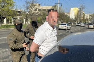 Начальника таможенного поста Одесской таможни и его сообщницу поймали на взятке