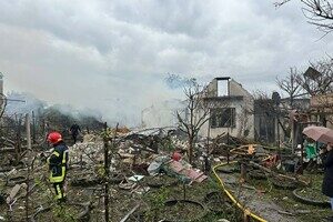 РФ нанесла ракетный удар по частному сектору Одессы: есть разрушения, среди пострадавших трехлетний ребенок (обновлено) РФ нанесла ракетный удар по частному сектору Одессы: есть разрушения, среди пострадавших трехлетний ребенок (обновлено)