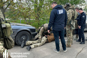 Обещал за взятку оформить инвалидность матери бойца: в Одесской области задержали военнослужащего