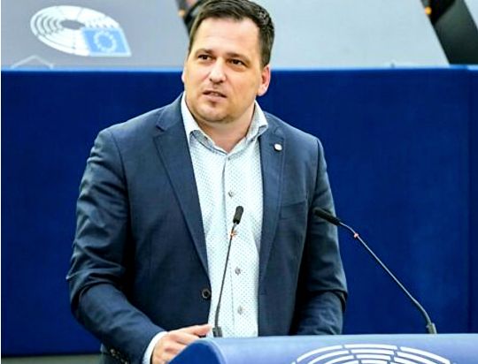 Чеський депутат назвав країни НАТО, які постачають росії сировину для ВПК