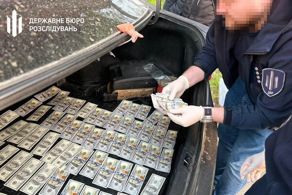 Обещал за взятку оформить инвалидность матери бойца: в Одесской области задержали военнослужащего