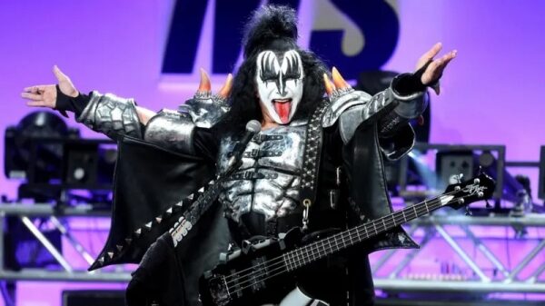 Легендарная группа KISS продала бренд и каталог песен за рекордную сумму Легендарная группа KISS продала бренд и каталог песен за рекордную сумму