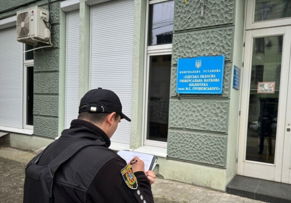 В центре Одессы возле библиотеки произошла потасовка: инцидент расследует полиция