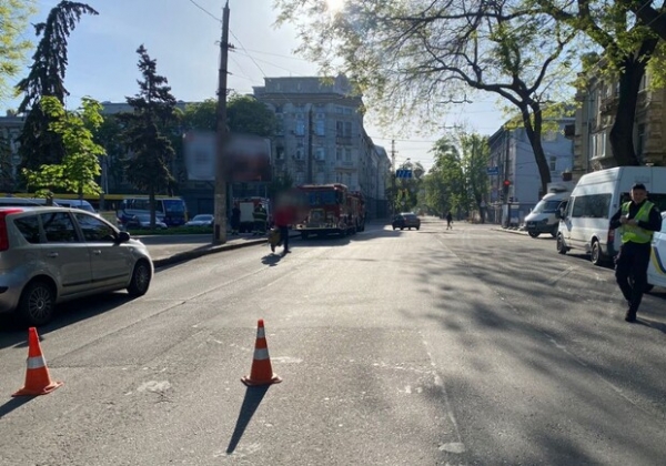 Последствия ракетного удара в Одессе: в городе перекрыто движение, работает оперативный штаб 