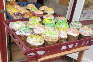 Накануне праздника: сколько на Привозе в Одессе стоят паски