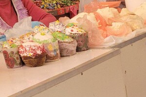Накануне праздника: сколько на Привозе в Одессе стоят паски