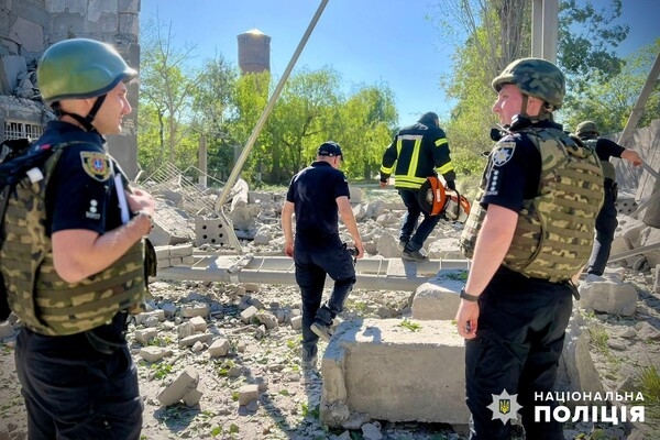 Россияне нанесли удар по гражданской инфраструктуре Одесского района: есть раненые (обновлено)