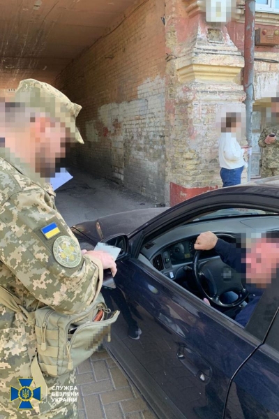 Можуть перевірити документи та оглянути автомобіль: у центрі Києва проводять контртерористичні заходи (фото)