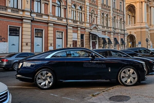 В Одессе заметили электромобиль Rolls-Royce Spectre
