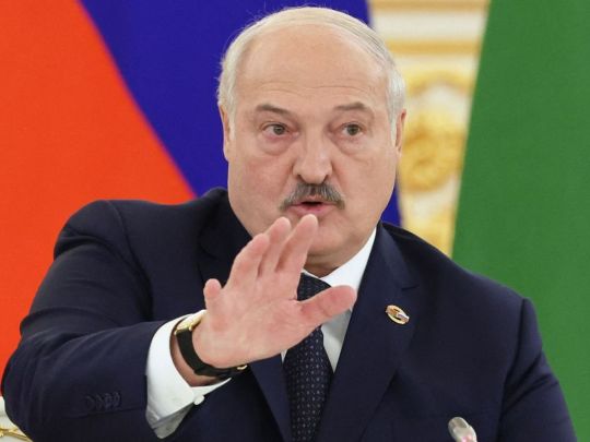 «Давайте закінчимо цю бійку»: лукашенко хоче всіх посадити за стіл переговорів