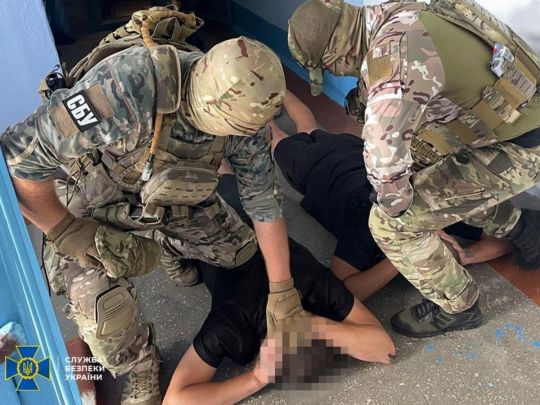 СБУ впіймала координатора підпалів авто військових у південних областях України (фото)