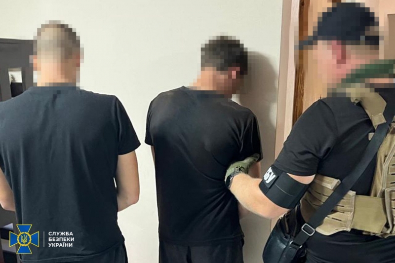 СБУ впіймала координатора підпалів авто військових у південних областях України (фото)