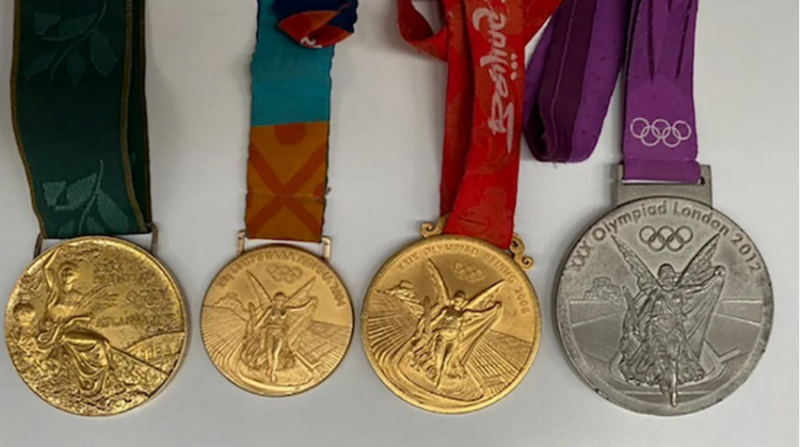 У триразового олімпійського чемпіона вкрали усі медалі Ігор (фото)