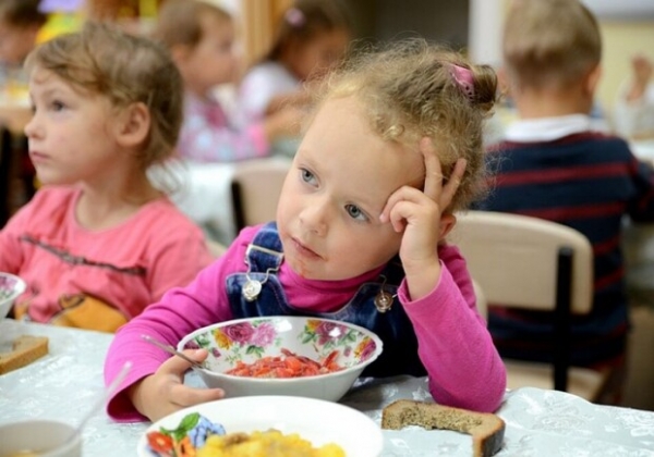 В Украине учащиеся начальных классов будут питаться бесплатно