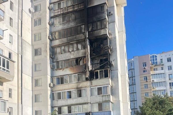 Горели многоэтажка и админздание: что известно о последствиях ночной атаки "Шахедов" на Одесскую область (обновлено)