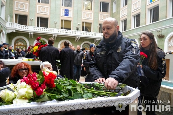 В Одессе простились с полицейскими, погибшими в результате ракетного удара 18 ноября