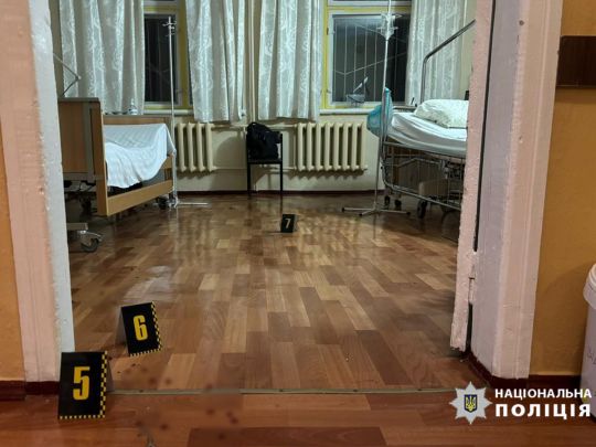 Пацієнт тяжко поранив ножем лікаря у лікарні на Черкащині