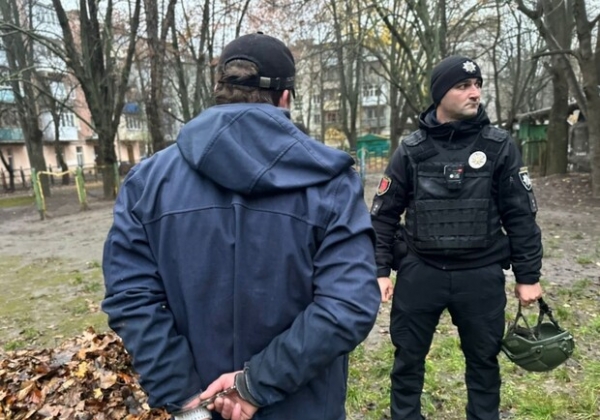 В Одессе возле жилого квартала спецназ КОРД задержал мужчину с боевой гранатой 