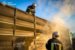 На трассе Одесса – Киев загорелся грузовик с зерном