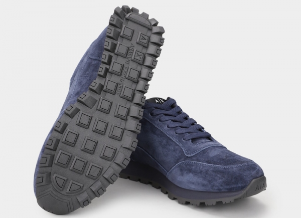 Отличия в деталях: что делает кроссовки Armani и Nike такими желанными?