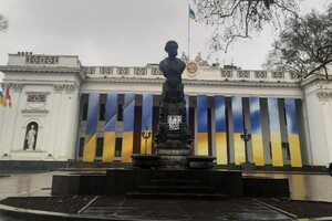 "Груз 200": на памятнике Пушкину в Одессе появилась надпись