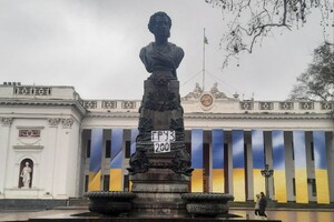 "Груз 200": на памятнике Пушкину в Одессе появилась надпись
