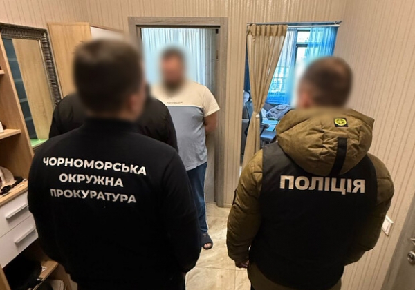 Обещал за 600 долларов обеспечить военнообязанного инвалидностью: в Одессе задержали врача
