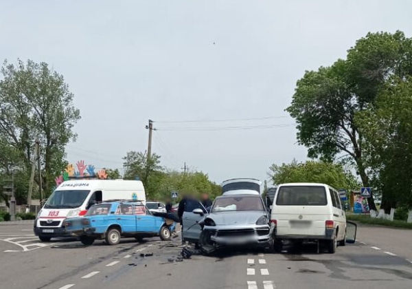 ДТП с участием трех автомобилей в Одесском районе: есть погибший