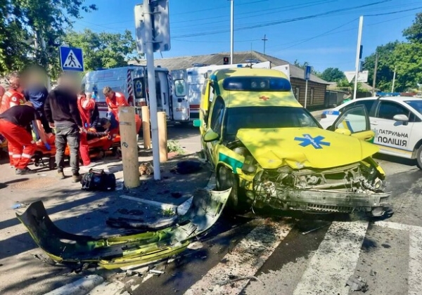 В Одесской области произошло ДТП с участием скорой помощи: есть погибшие и травмированные