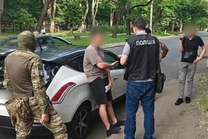В Одессе мужчина хотел за 40 тысяч долларов купить военные разработки Минобороны