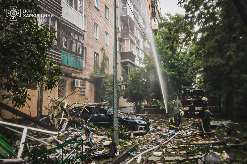 Десятки дронів атакували Харків уночі: є загиблі та поранені (фото, відео)