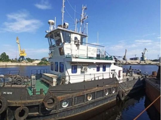 На острові Водників просів грунт під приватним будинком: мешканці звинувачують компанію, яка намиває пісок по руслу Дніпра (відео)
