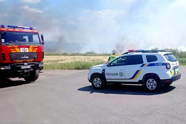 Масштабный пожар в Одесской области привел к усложнению движения: что горит
