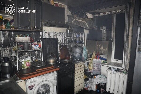 В Одессе из-за замыкания кондиционера вспыхнул пожар в квартире В Одессе из-за замыкания кондиционера вспыхнул пожар в квартире