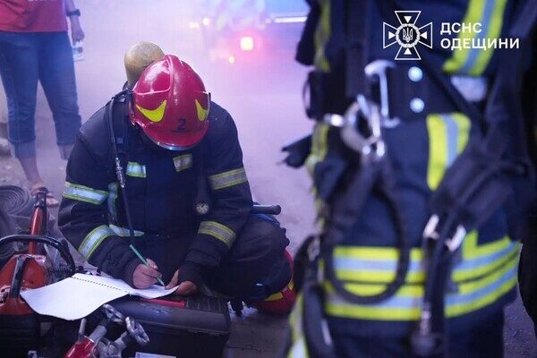 В Одессе из-за замыкания кондиционера вспыхнул пожар в квартире В Одессе из-за замыкания кондиционера вспыхнул пожар в квартире