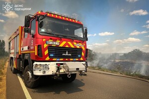 Масштабный пожар в Одесской области привел к усложнению движения: что горит