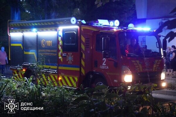 В Одессе из-за замыкания кондиционера вспыхнул пожар в квартире В Одессе из-за замыкания кондиционера вспыхнул пожар в квартире