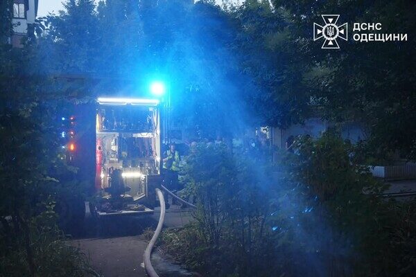 В Одессе из-за замыкания кондиционера вспыхнул пожар в квартире В Одессе из-за замыкания кондиционера вспыхнул пожар в квартире