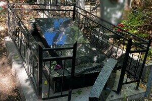 В Одессе на одном из кладбищ повредили памятники В Одессе на одном из кладбищ повредили памятники