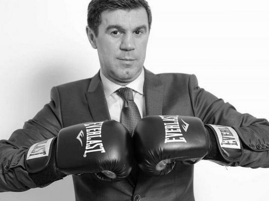 Помер непереможний чемпіон світу з боксу, який став знаменитим автогонщиком (фото, відео)