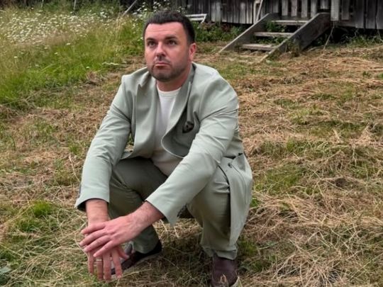 Торгував в сільському магазині: емоційний допис популярного телеведучого підкорив Instagram