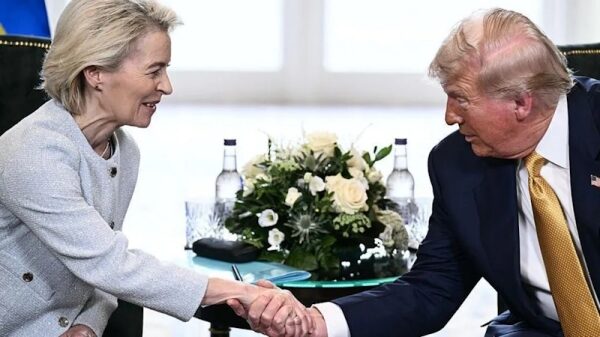 Трамп заключил торговое соглашение с ЕС после игры в гольф Трамп заключил торговое соглашение с ЕС после игры в гольф