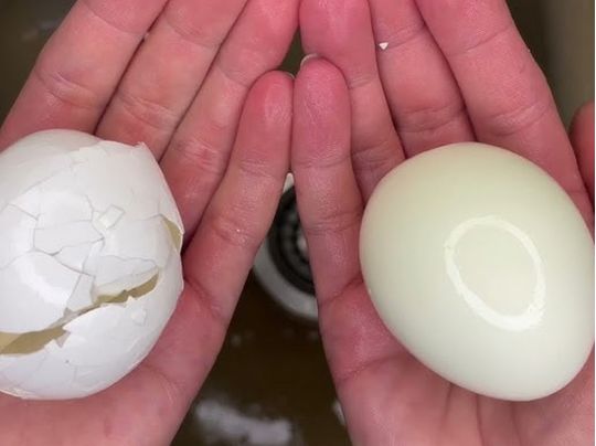 Цей продукт точно є на кожній кухні: чудова порада для легкого чищення яєць