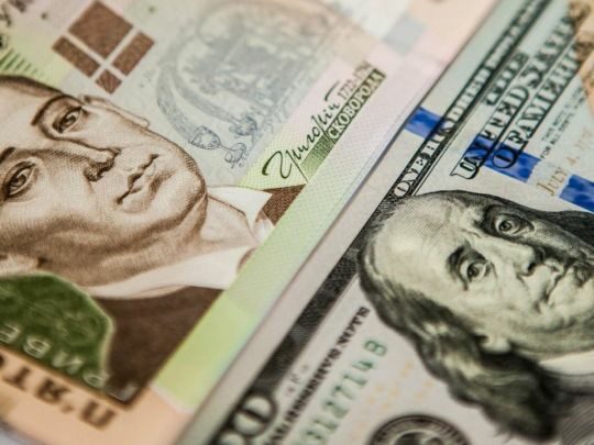 Для стабільності гривні потрібні десятки мільярдів доларів, але не тільки: яким будуть курси долара та євро до кінця року