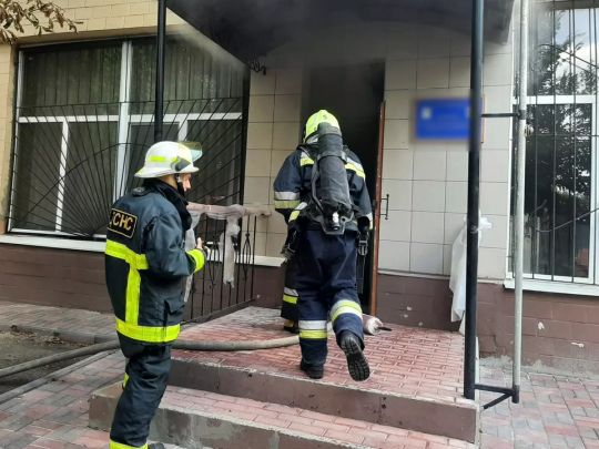 Двоє людей загинули під час пожежі у кропивницькому виші: що відомо про НП