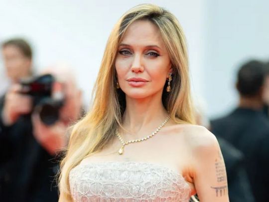 Заважав договір з&nbsp;Бредом Піттом: стало відомо, чому Анджеліна Джолі має намір виїхати з&nbsp;США