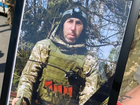 Більше року жевріла надія: у Славуті поховали батька двох дітей, який загинув під Покровськом