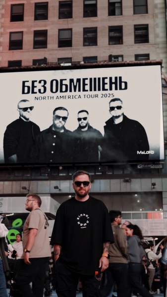 Було несподіванкою: український рок-гурт опинився на головному екрані Нью-Йорку