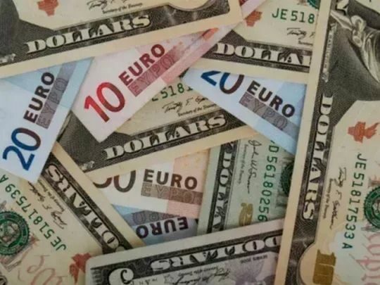 Курс долара до кінця жовтня: купити валюту може стати помітно дорожче, а різниця купівлі-продажу досягне 1 гривні