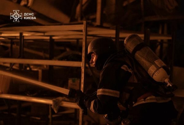 Росіяни атакували Київ балістикою: під удар потрапили три райони міста (фото, відео)
